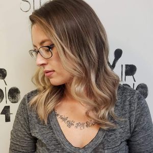 Meet your Posher, Ashley